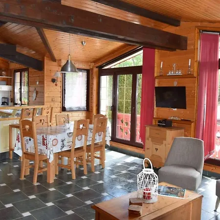 Maison De Style Individuelle Le Rouge Feigne A Шале *